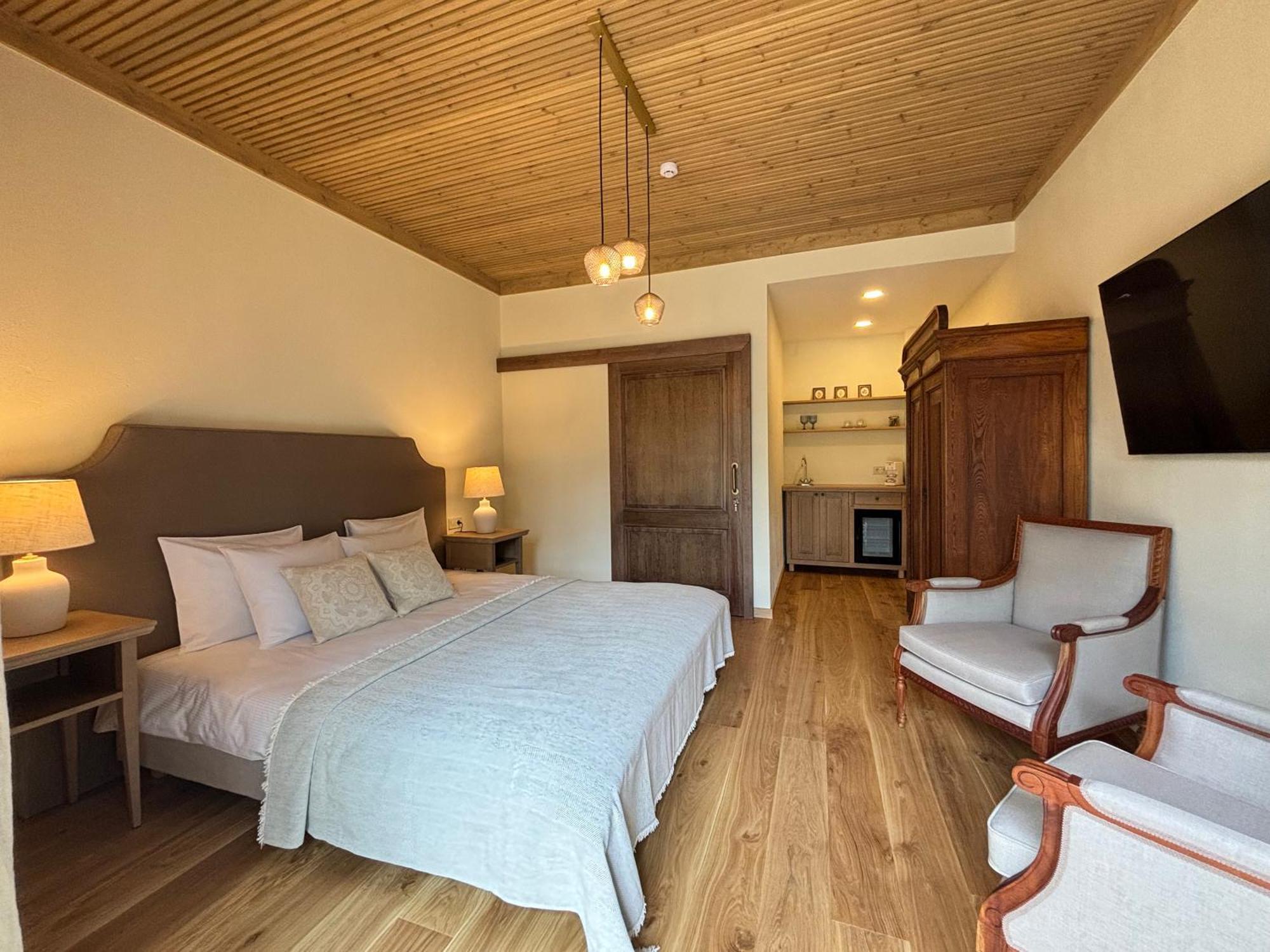 Karlamuiza Country 3* Kārļi