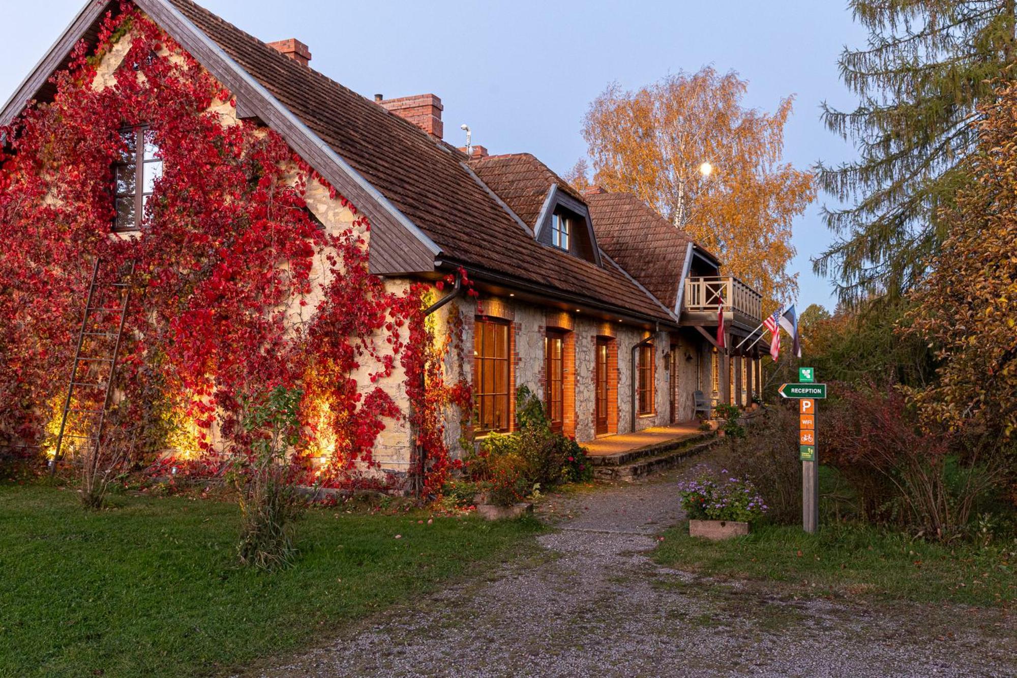 Hotel Karlamuiza Country
