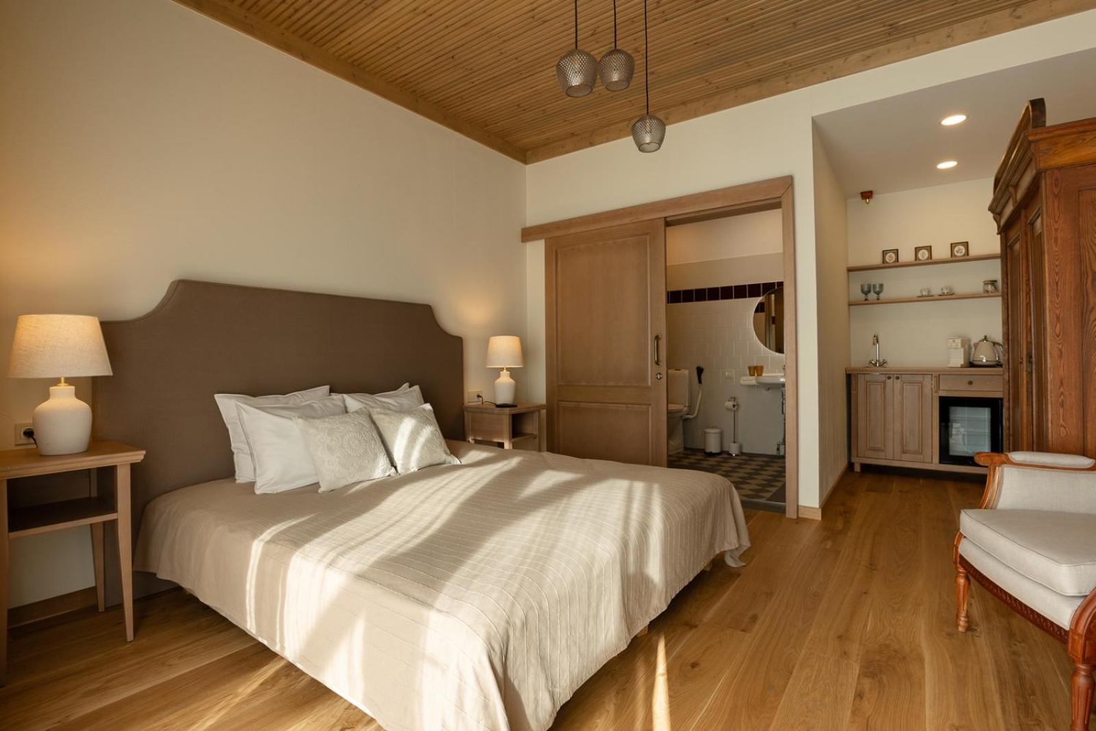 Karlamuiza Country 3* Kārļi