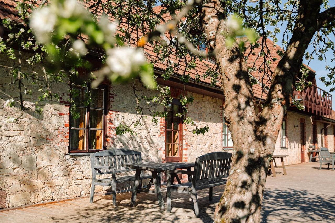 Hotel Karlamuiza Country Kārļi